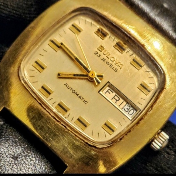 Bulova 1974 Vintage Automatic Day Date Tank Men's Watch